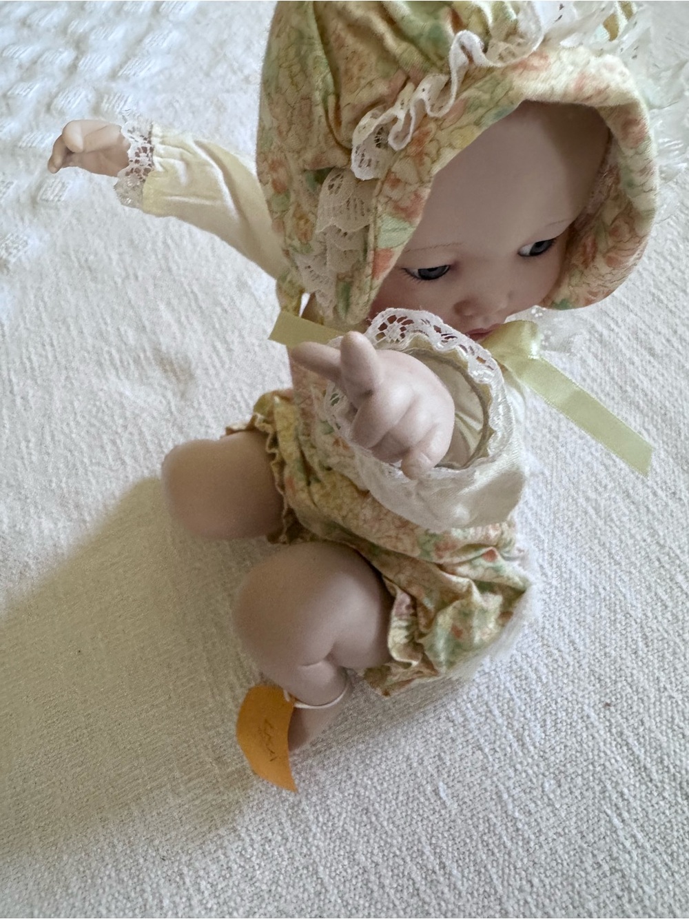 Ashton Drake Lisa by Yolanda Bello 12" Porcelain Doll Picture Perfect Babies